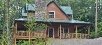 Charming 3-bedroom with loft bed Cabin in Rogersville with Fireplace