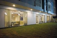 OnlyStay Peace Pavillion - Condos