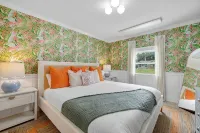 Costal Escape: Heated Pool~Tiki Bar~Hot Tub~Fire Pit~Acarde~Pool Table - 4 ดาว