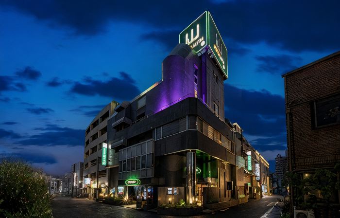 HOTEL WITH &nbsp;(Adults Only)