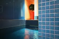 Westside Arc de Triomphe Hotel - Pools