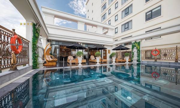Monarque Hotel Danang