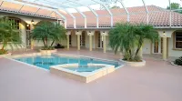 Knickerbocker Estate of Naples - Villas