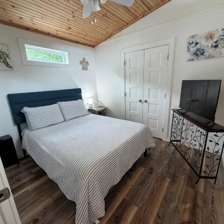 Tiny House on Center Hill Lake