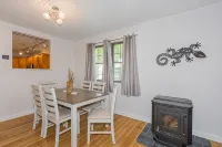 Cozy Bungalow 3Bdrm, 2.5ba, Courtyard