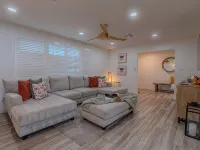 Upscale Family Gem ~ Scenic Pool ~ Game Room ~ Pkg Hotels in Litchfield Park