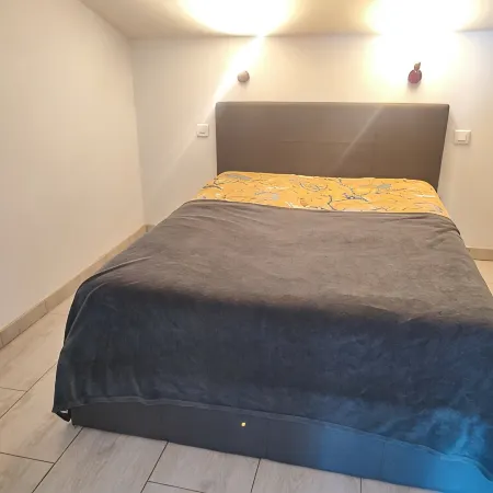 Studio with large 9m² terrace, exceptional view, 5 min from Fonséranes locks
