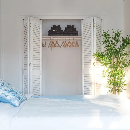 Beautiful Apt ONE STOP from Manhattan