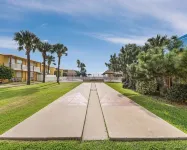 The Plaza at North Beach Corpus Christi - 2-Sterne