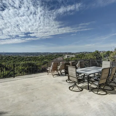 Luxury retreat, magnificent sunset views Отели рядом с достопримечательностью «Озеро Трэвис»