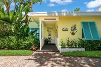 Resort Style Home Steps to Beach, Heated Pool, Game Room, Singer Island Getaway! - de playa