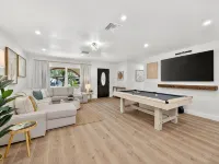 Luxury Oasis Retreat W/Pool, Jacuzzi, Pickleball, Pool Table, Games - Private Pools