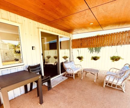 Cosy 2 bedroom cottage in quiet area close to shops and restaurants