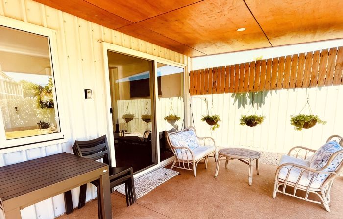 Cosy 2 bedroom cottage in quiet area close to shops and restaurants