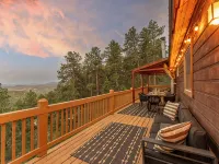 New 4BR Luxe Getaway Stunning Views/ Hot Tub/ Home Theater & Games- Pet Friendly 貝利酒店