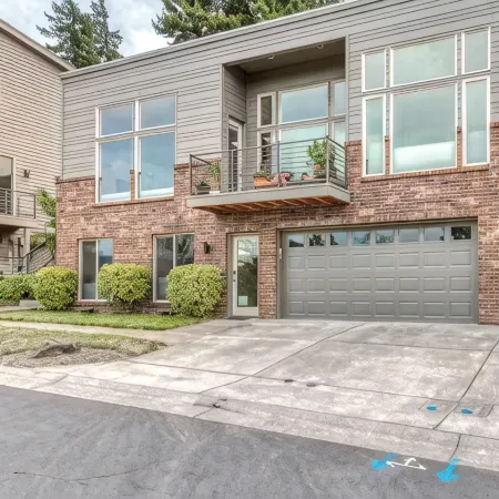 Mt. Adams View, Trails, River View, Pets OK, Walkable to Downtown
