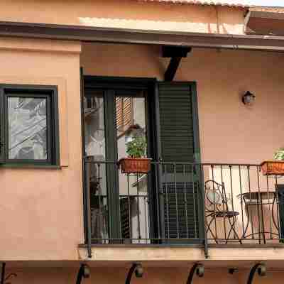 Welcome to the heart of Sorrento! Hotel Exterior