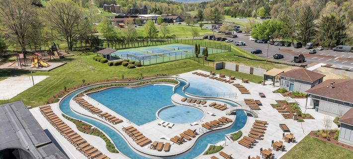 4Bd Brand New - Modern & Spacious, Pet Friendly, Hot Tub, Mt View Retreat バサイのホテル