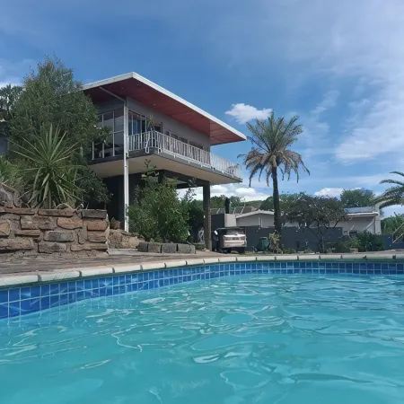 Charming peaceful 2-bedroomed unit with 180 degree panoramic view of Windhoek.