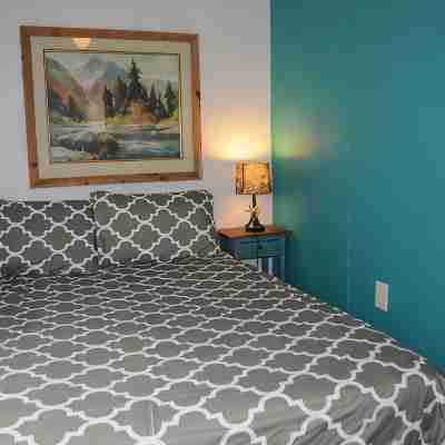 Two Bedroom Modular Home # 10. Just One Mile From Yellowstone National Park! Rooms