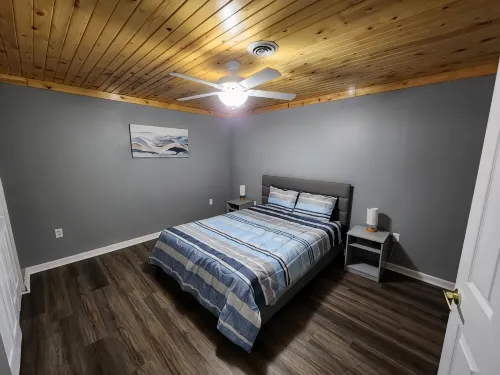 Best sunset views on the lake, renovated 3 bedrooms, 2 bath sleeps 8 people. - Homestays
