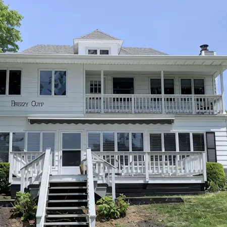 Breezy Cliff - Beautiful Lake Front House - 5+ BRs/3 sitting rooms/sauna/yoga