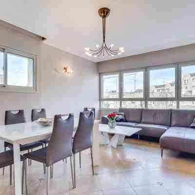 Fabulous Kosher Apartment 3 BR + Den in Amazing Central Location!! Others