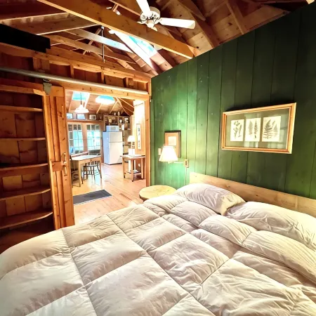 Cozy Cabin Perfect for Fall Getaway: Now w/ Wi-Fi!