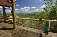 TN Mountain Lodge: sleeps 22+ lake, hikes, hot tub, Sauna