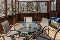 ~Serenity~A Unique Destination -Sleeps 14 5Br/3Bath/Gameroom-- Close to Lake - Chalets