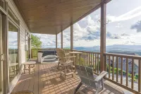 Walk to ski slopes! INCREDIBLE MTN VIEWS,SUNSETS, HOTTUB, FIREPLACE