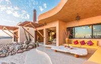 Casa Del Mar - Santa Fe Inspired Home With Gracious Mediterranean Style Living