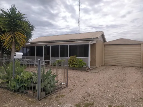 Well equipped family holiday house. Close to the beach, shops and playgrounds. - Family