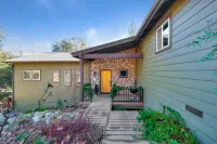 Creekside Beauty: Bordering Lewis Creek. Near Yosemite & Bass Lake - 3-Star