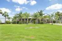 EXCEPTIONAL EXCLUSIVE ONE-OF-A-KIND 5 BEDROOM 5 BATH LODGE IN VENICE - Homestays