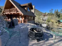Storybook Mt Lemmon Log Cabin - شاليه