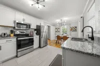 Cozy 4BR Cottage in Downtown Warm Springs