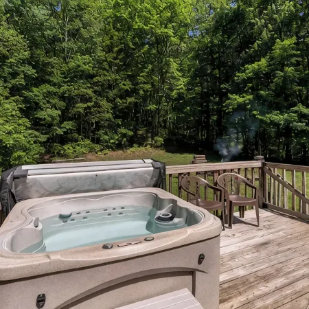 Hocking Hills Getaway w/ Hot Tub, Sauna & 20 Private Acres. Pet-Friendly!