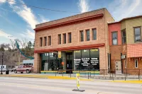 Historic Evanston Building Downtown + Walk to Moccasin Springs, Restaurants, VA