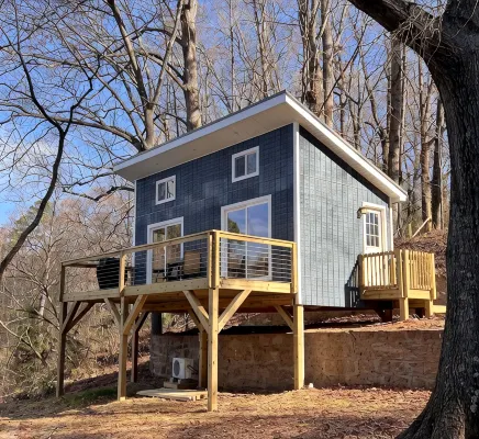 Rockwall Cabin on the Pond! Cool spot, 10 minute drive to Hickory.