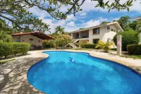 Seaside Solace - 2 Bedrooms 500 Meters To Beach
