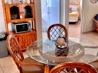 Beautiful, spacious house 9 minute drive to beach with electric generator 阿瓜達酒店