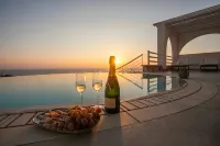 Villa Kyklamino - Einzigartige Villa mit Meerblick - Pools