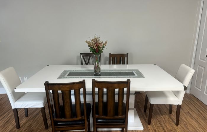 Spacious 2 bed 1 bath suit in West Abbotsford