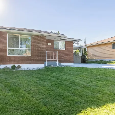 Spacious 4-bedroom house in charming Yakima with AC, WiFi