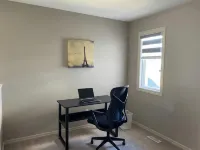 Entire Home in Edmonton South close to Airport with fenced private yard & deck - Homestays