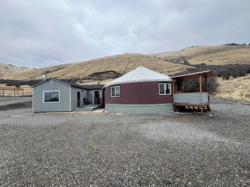 Unbelievable yurt home. 1300 sq ft.  Not your average yurt. - 3-Star