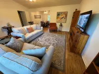 Cozy, Peaceful and Quiet Deerwood Cottage - Homestays