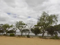 Lake Bonney Views - Cabin Retreat Hotels in Barmera