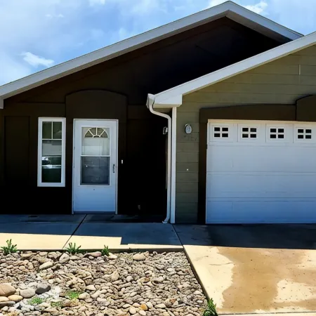 Townhouse in a quiet culdesac, easy access to all Black Hills area attractions.